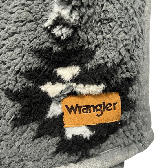 NWT WRANGLER Sherpa Reverse to Corduroy Throw - Picture 6 of 10
